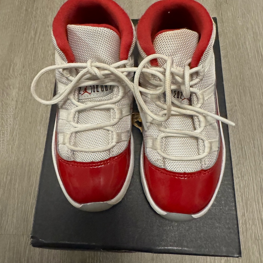 Jordan 11 Retro - Picture 2 of 6